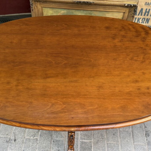 Oval Antique Table like new with carved wooden leg 115x70x80 cm