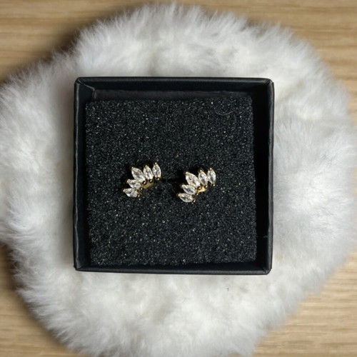 Gold-colored earrings like new