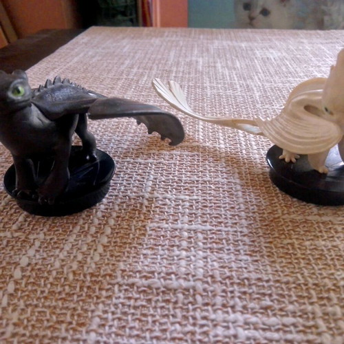 Dragons Toothless & Light Fury collectible figures cinema edition like new