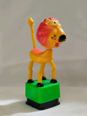 Push-Button Lion new, Hong Kong 1970s, plastic