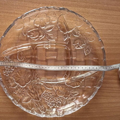 Crystal serving tray for nuts