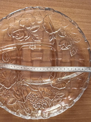 Crystal serving tray for nuts