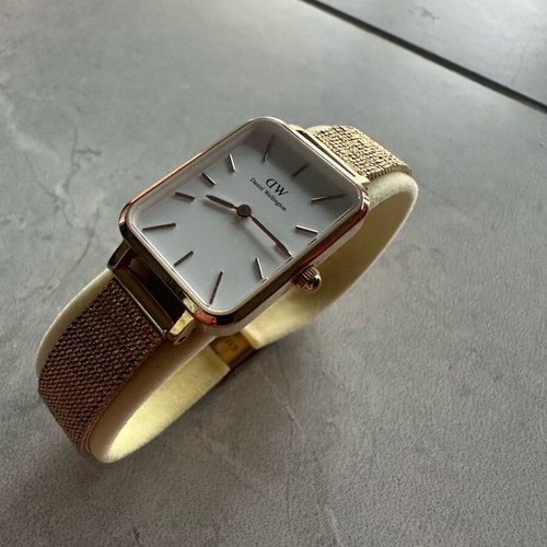 Daniel Wellington watch like new, gold women's
