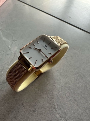 Daniel Wellington watch like new, gold women's