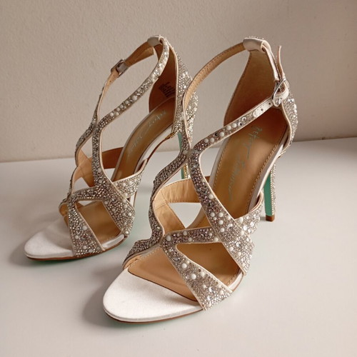 Betsey Johnson sandals new, size 37, white