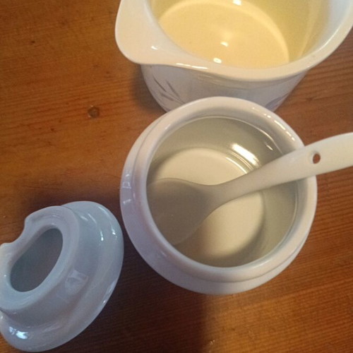 Tea and coffee set like new with creamer and sugar container