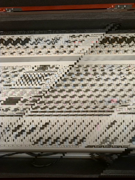 BEHRINGER PMH-3000 Μικροφωνική 2 Χ400W