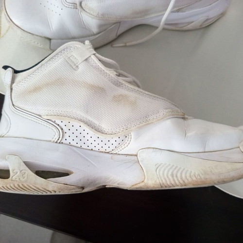 Nike Jordan Flight white basketball sneakers used, size 42