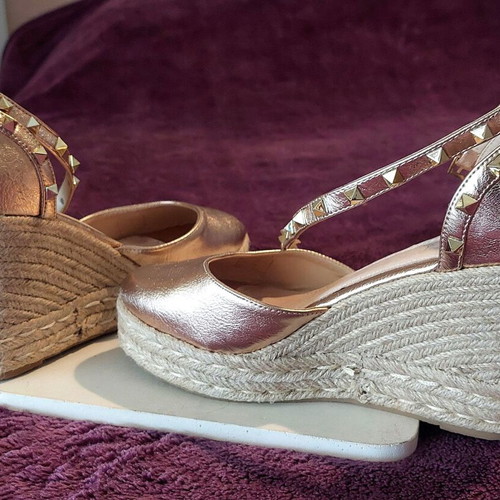 Migato platform sandals size 40-41, metallic pink with spikes