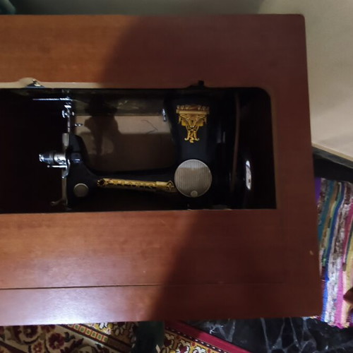 Singer sewing machine used, fully functional
