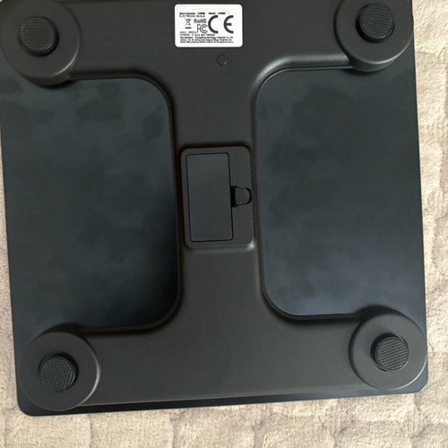 Digital bathroom scale like new with glass surface
