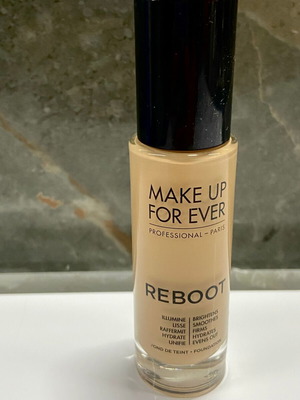 Make Up Forever Foundation Reboot used, shade Y225