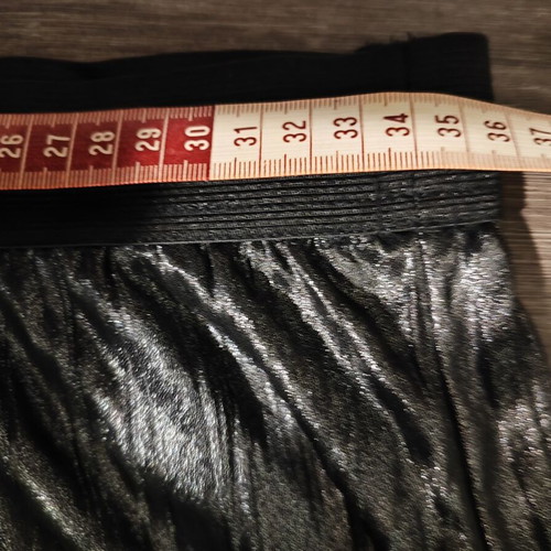 Skirt thin pleated shiny like new, black, size S