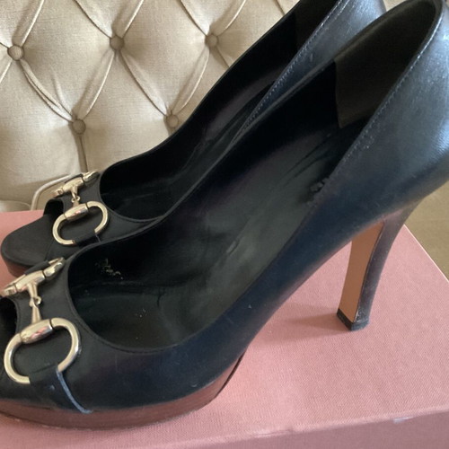 Gucci black pumps size 40