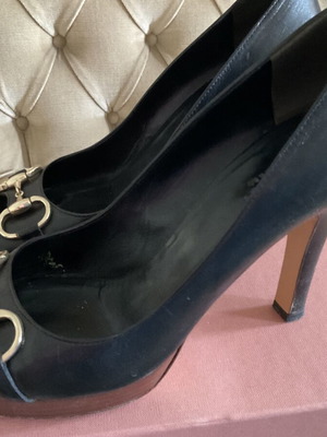 Gucci black pumps size 40