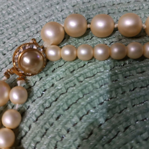 Pearl necklace double like new, white with rhinestone clasp