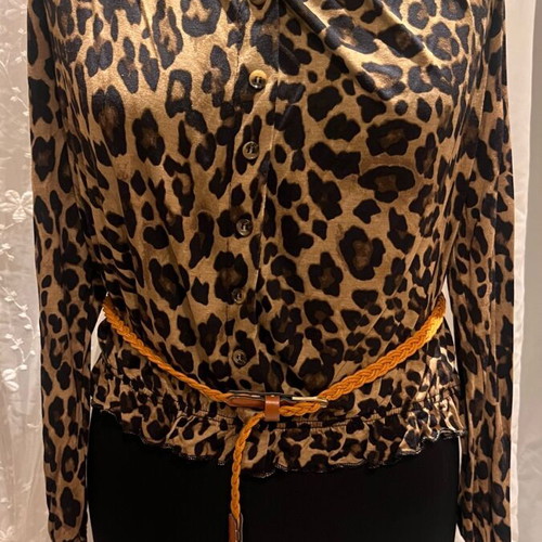 H&M Tiger Print T-shirt size XL like new with free belt