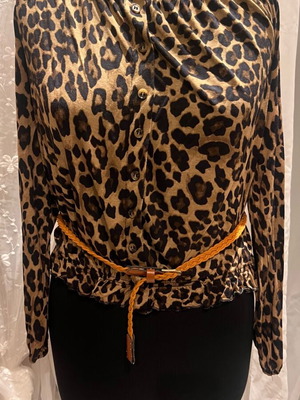 H&M Tiger Print T-shirt size XL like new with free belt