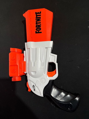 Nerf toy gun like new with bonus plastic darts