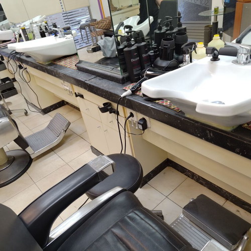 Hair Salon Equipment Set with Chairs and Tables