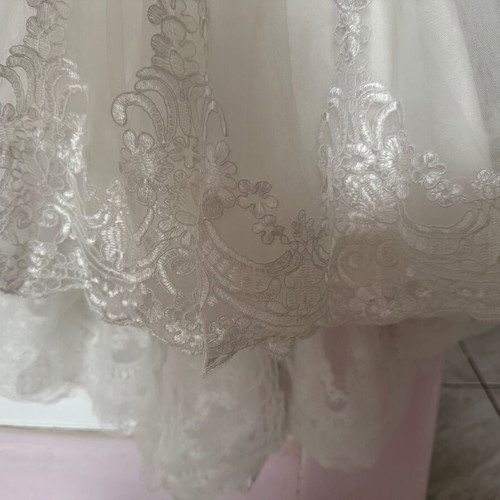 Flower girl dress with tail and bow, like new, age 2-3