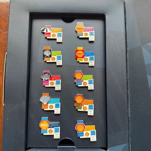 Shell collectible pin set case, Athens 2004, new