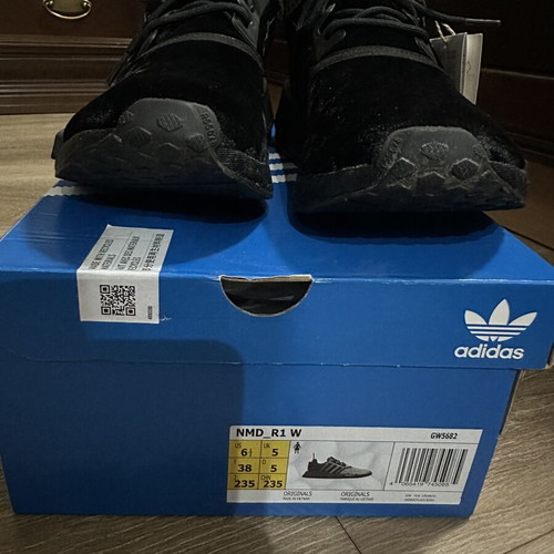 Adidas velvet sneakers size 38, new
