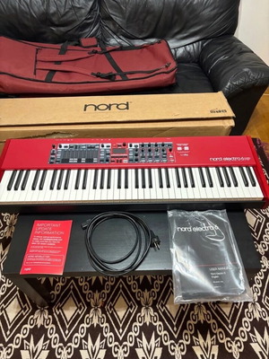 Nord Electro 6HP keyboard with case like new