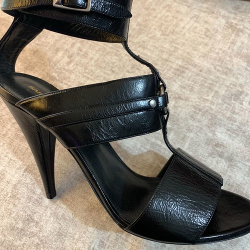 Saint Laurent T-Strap Leather Sandals Women’s Size 40 New Black
