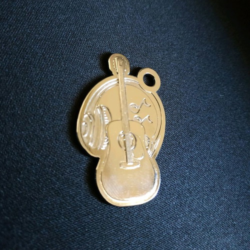 Alessia Cara pendant like new, silver