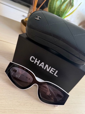 Γυαλιά ηλίου Chanel 6056 σαν καινούργια, μαύρος φακός, ασπρόμαυρος σκελετός