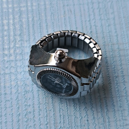 Ring watch quartz like new with black dial and silver bracelet