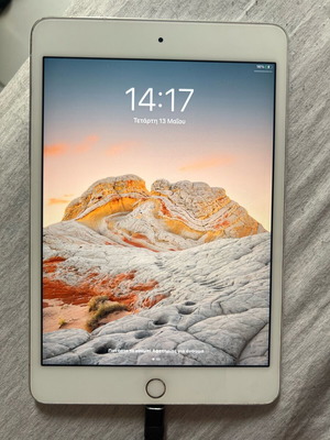 iPad 4 mini like new, fully functional and barely used