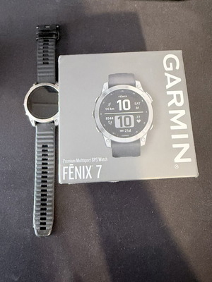 Garmin Fenix 7 GPS smartwatch με γρατζουνισμένη οθόνη