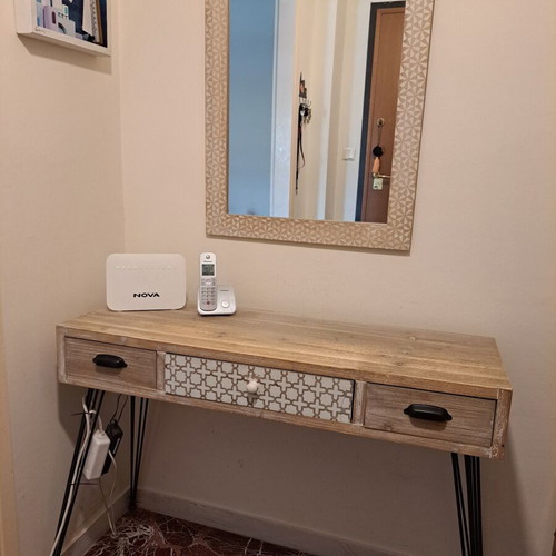 In Art Entrance Furniture and Mirror like new