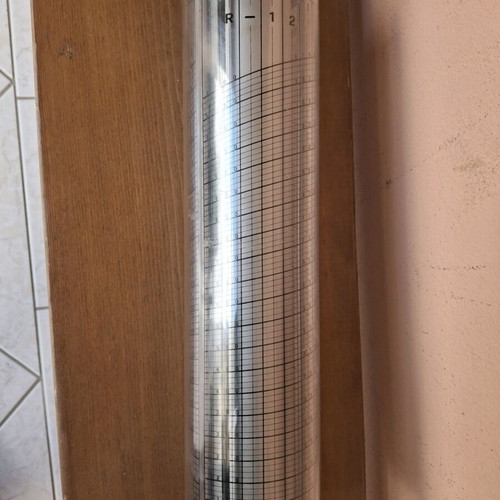 WIGAM Refrigerant Charging Cylinder used with Measurement Scale