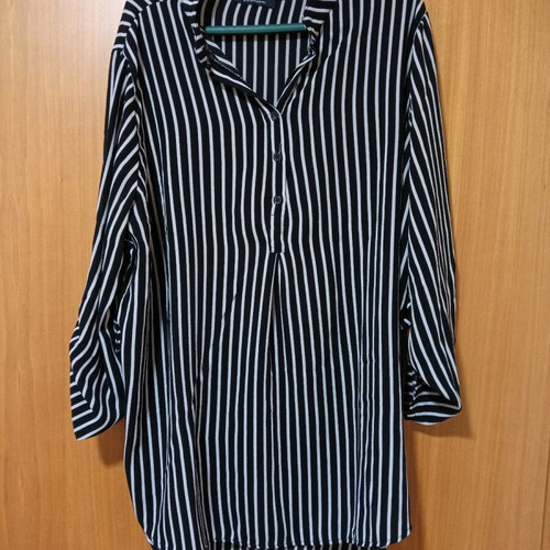 Black and white shirt One Size like new