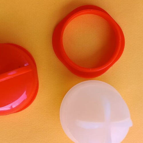Silicone egg boiling molds like new, set of 6 pieces
