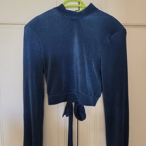 Blue Pink Woman long-sleeve crop top with shoulder cutout, new, size XS/S
