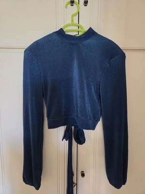 Blue Pink Woman long-sleeve crop top with shoulder cutout, new, size XS/S
