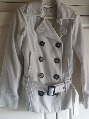 White coat used, size Small-Medium, in very good condition