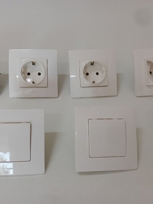 Legrand sockets and switches set like new, 4 sockets + 2 switches