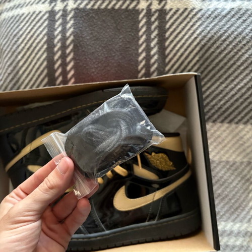 Jordan 1 Retro High black metallic gold new, size 44.5