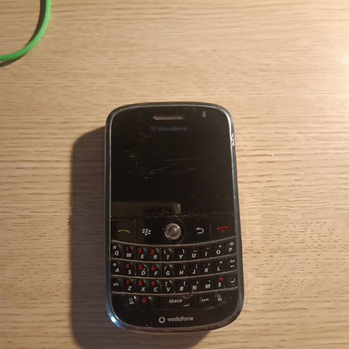 Mobile phones with buttons used, unknown working condition