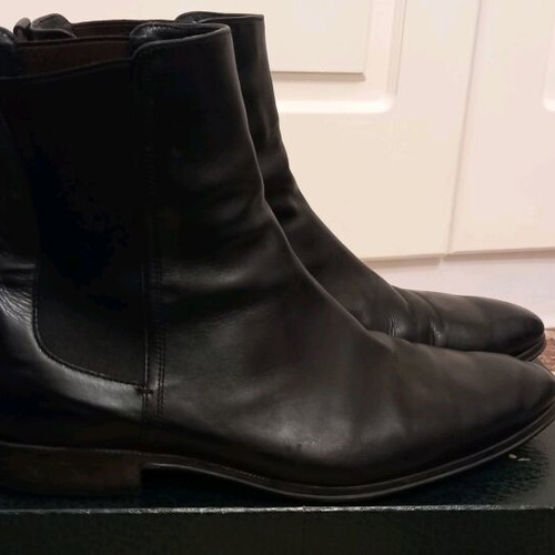 Hugo Boss leather ankle boots like new, black