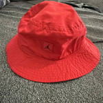 Jordan Jungle hat like new, red