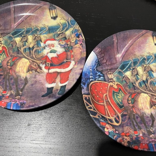 Set of two Christmas plates like new