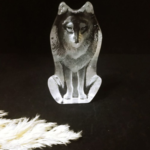 Paperweight "Sitting Wolf" Mats Jonasson full lead crystal, new