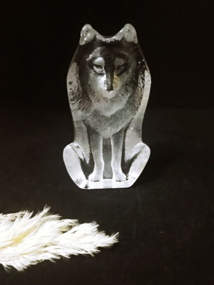 Paperweight "Sitting Wolf" Mats Jonasson full lead crystal, new