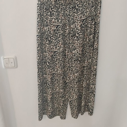 Short pants size M, like new, elastic waist
